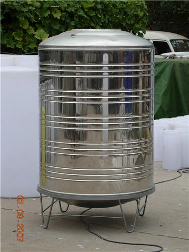 不锈钢圆柱型水箱2